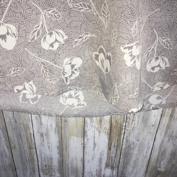 Entro Split Neck Grey Floral Oversized Blouse - Picture 3 of 5